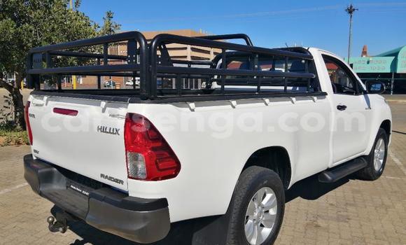 Acheter Occasion Voiture Toyota Hilux Blanc à Bulembu, Hhohho Acheter Occasion Voiture Toyota Hilux Blanc à Bulembu, Hhohho