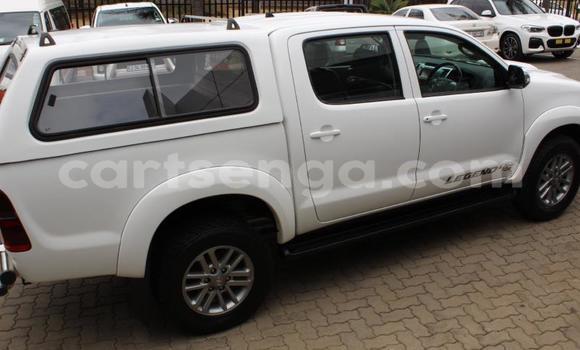 Buy Used Toyota Hilux White Car in Ezulwini in Hhohho Buy Used Toyota Hilux White Car in Ezulwini in Hhohho