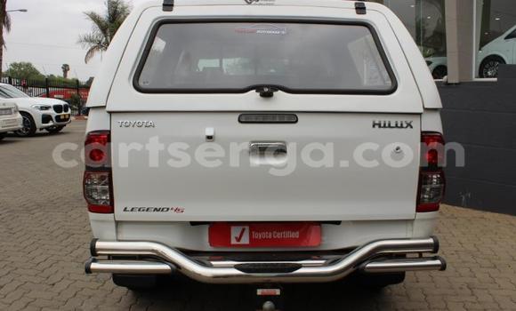 Buy Used Toyota Hilux White Car in Ezulwini in Hhohho Buy Used Toyota Hilux White Car in Ezulwini in Hhohho