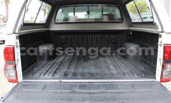 Buy Used Toyota Hilux White Car in Ezulwini in Hhohho Buy Used Toyota Hilux White Car in Ezulwini in Hhohho