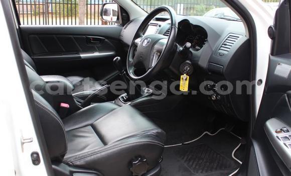 Buy Used Toyota Hilux White Car in Ezulwini in Hhohho Buy Used Toyota Hilux White Car in Ezulwini in Hhohho