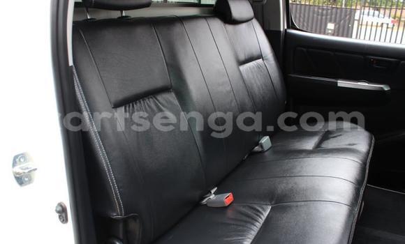 Buy Used Toyota Hilux White Car in Ezulwini in Hhohho Buy Used Toyota Hilux White Car in Ezulwini in Hhohho