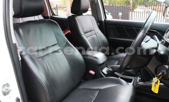 Buy Used Toyota Hilux White Car in Ezulwini in Hhohho Buy Used Toyota Hilux White Car in Ezulwini in Hhohho