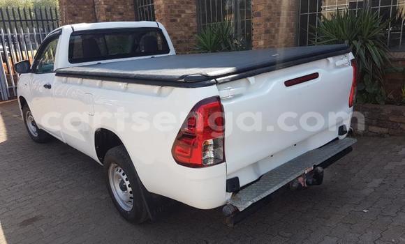 Nunua Ilio tumika Toyota Hilux White Gari ndani ya Manzini nchini Manzini Nunua Ilio tumika Toyota Hilux White Gari ndani ya Manzini nchini Manzini