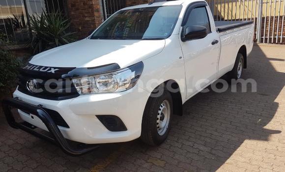 Nunua Ilio tumika Toyota Hilux White Gari ndani ya Manzini nchini Manzini Nunua Ilio tumika Toyota Hilux White Gari ndani ya Manzini nchini Manzini