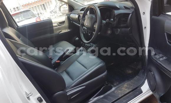Nunua Ilio tumika Toyota Hilux White Gari ndani ya Manzini nchini Manzini Nunua Ilio tumika Toyota Hilux White Gari ndani ya Manzini nchini Manzini