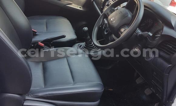 Nunua Ilio tumika Toyota Hilux White Gari ndani ya Manzini nchini Manzini Nunua Ilio tumika Toyota Hilux White Gari ndani ya Manzini nchini Manzini