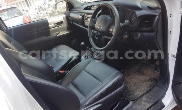 Nunua Ilio tumika Toyota Hilux White Gari ndani ya Manzini nchini Manzini Nunua Ilio tumika Toyota Hilux White Gari ndani ya Manzini nchini Manzini