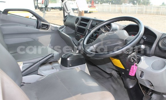 Acheter Occasion Utilitaire Hino 300 Series Blanc à Mbabane, Manzini Acheter Occasion Utilitaire Hino 300 Series Blanc à Mbabane, Manzini