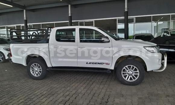 Nunua Ilio tumika Toyota Hilux White Gari ndani ya Mbabane nchini Manzini