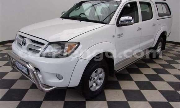 Buy Used Toyota Hilux White Car in Hlatikulu in Shiselweni District Buy Used Toyota Hilux White Car in Hlatikulu in Shiselweni District