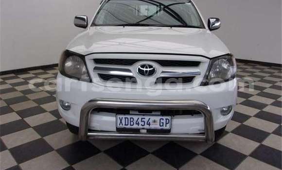 Buy Used Toyota Hilux White Car in Hlatikulu in Shiselweni District Buy Used Toyota Hilux White Car in Hlatikulu in Shiselweni District