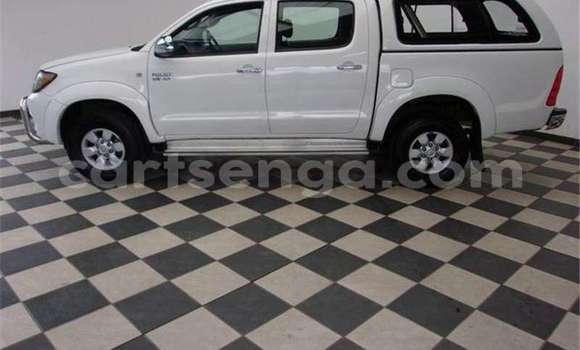 Buy Used Toyota Hilux White Car in Hlatikulu in Shiselweni District Buy Used Toyota Hilux White Car in Hlatikulu in Shiselweni District