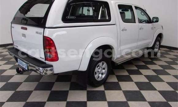 Buy Used Toyota Hilux White Car in Hlatikulu in Shiselweni District Buy Used Toyota Hilux White Car in Hlatikulu in Shiselweni District