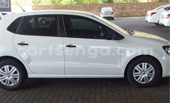 Nunua Ilio tumika Volkswagen Golf White Gari ndani ya Ezulwini nchini Hhohho