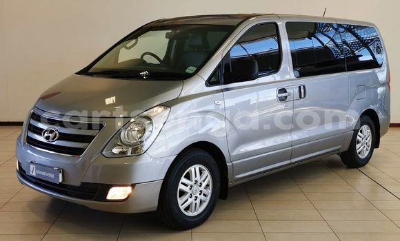 Nunua Ilio tumika Hyundai H1 Silver Gari ndani ya Manzini nchini Manzini
