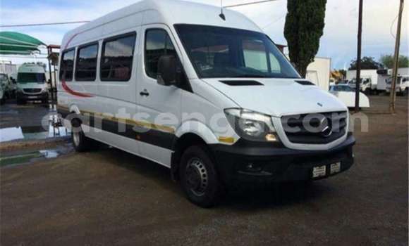 Nunua Ilio tumika Mercedes‒Benz 300CD White Gari ndani ya Hlatikulu nchini Wilaya ya Shiselweni