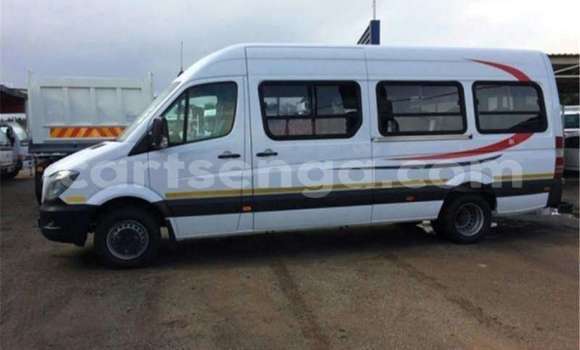 Buy Used Mercedes‒Benz 300CD White Car in Hlatikulu in Shiselweni District Buy Used Mercedes‒Benz 300CD White Car in Hlatikulu in Shiselweni District