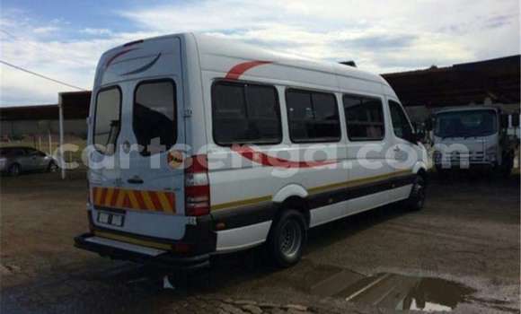 Buy Used Mercedes‒Benz 300CD White Car in Hlatikulu in Shiselweni District Buy Used Mercedes‒Benz 300CD White Car in Hlatikulu in Shiselweni District