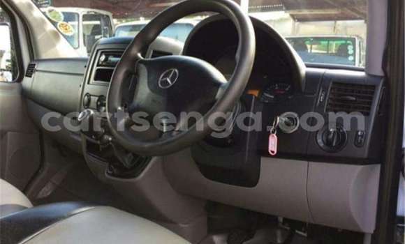 Buy Used Mercedes‒Benz 300CD White Car in Hlatikulu in Shiselweni District Buy Used Mercedes‒Benz 300CD White Car in Hlatikulu in Shiselweni District