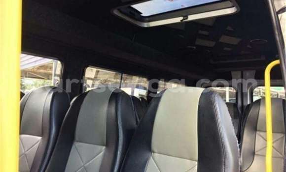 Buy Used Mercedes‒Benz 300CD White Car in Hlatikulu in Shiselweni District Buy Used Mercedes‒Benz 300CD White Car in Hlatikulu in Shiselweni District