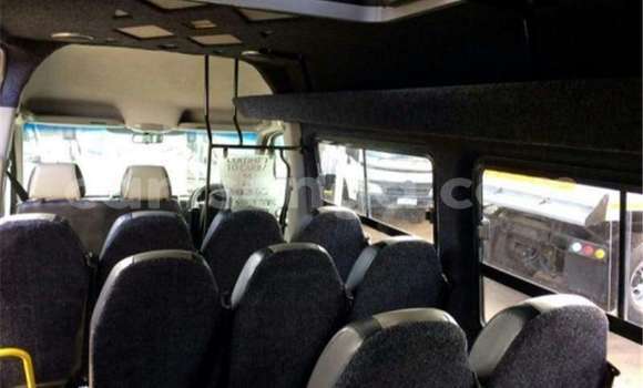 Buy Used Mercedes‒Benz 300CD White Car in Hlatikulu in Shiselweni District Buy Used Mercedes‒Benz 300CD White Car in Hlatikulu in Shiselweni District