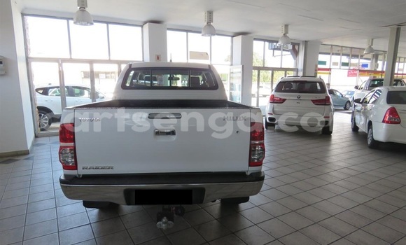 Nunua Ilio tumika Toyota Hilux White Gari ndani ya Mbabane nchini Manzini Nunua Ilio tumika Toyota Hilux White Gari ndani ya Mbabane nchini Manzini