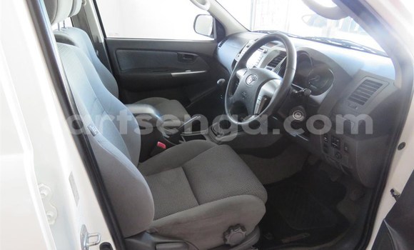 Nunua Ilio tumika Toyota Hilux White Gari ndani ya Mbabane nchini Manzini Nunua Ilio tumika Toyota Hilux White Gari ndani ya Mbabane nchini Manzini