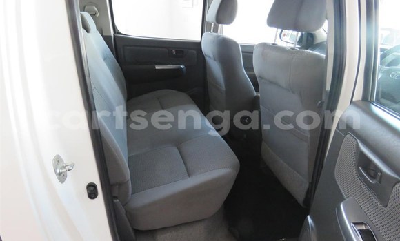 Nunua Ilio tumika Toyota Hilux White Gari ndani ya Mbabane nchini Manzini Nunua Ilio tumika Toyota Hilux White Gari ndani ya Mbabane nchini Manzini