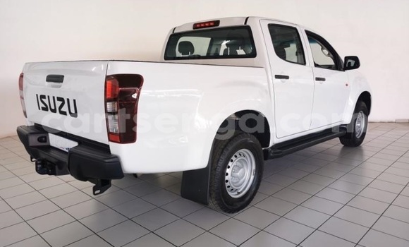 Nunua Ilio tumika Isuzu KB White Gari ndani ya Manzini nchini Manzini Nunua Ilio tumika Isuzu KB White Gari ndani ya Manzini nchini Manzini