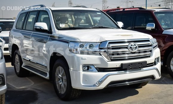 Buy Import Toyota Land Cruiser White Car in Import - Dubai in Hhohho Buy Import Toyota Land Cruiser White Car in Import - Dubai in Hhohho