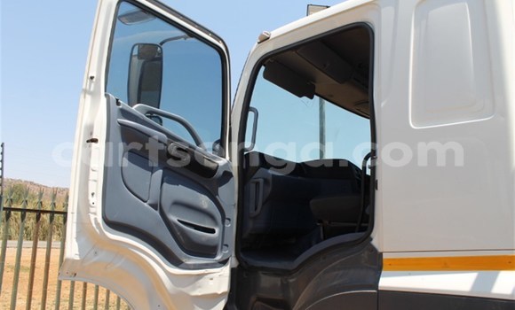 Acheter Occasion Utilitaire Hino 300 Series Blanc à Mbabane, Manzini Acheter Occasion Utilitaire Hino 300 Series Blanc à Mbabane, Manzini