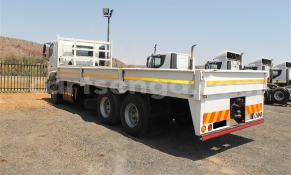 Acheter Occasion Utilitaire Hino 300 Series Blanc à Mbabane, Manzini Acheter Occasion Utilitaire Hino 300 Series Blanc à Mbabane, Manzini