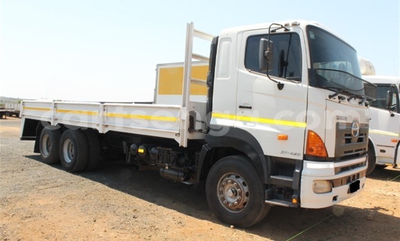 Acheter Occasion Utilitaire Hino 300 Series Blanc à Mbabane, Manzini Acheter Occasion Utilitaire Hino 300 Series Blanc à Mbabane, Manzini