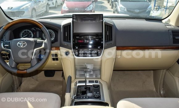 Buy Import Toyota Land Cruiser White Car in Import - Dubai in Hhohho Buy Import Toyota Land Cruiser White Car in Import - Dubai in Hhohho