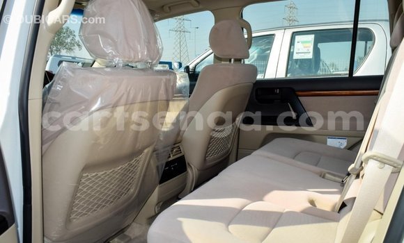 Buy Import Toyota Land Cruiser White Car in Import - Dubai in Hhohho Buy Import Toyota Land Cruiser White Car in Import - Dubai in Hhohho