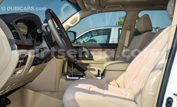 Buy Import Toyota Land Cruiser White Car in Import - Dubai in Hhohho Buy Import Toyota Land Cruiser White Car in Import - Dubai in Hhohho