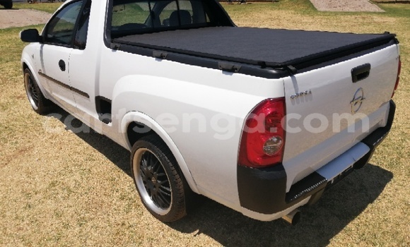 Nunua Ilio tumika Opel Corsa White Gari ndani ya Mbabane nchini Manzini Nunua Ilio tumika Opel Corsa White Gari ndani ya Mbabane nchini Manzini