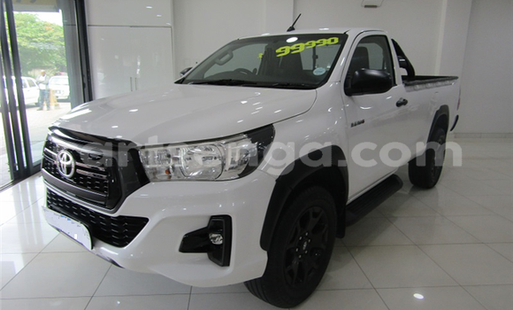 Buy Used Toyota Hilux White Car in Mbabane in Manzini