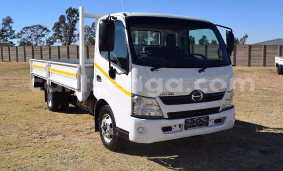 Acheter Occasion Utilitaire Hino 300 Series Blanc à Mbabane, Manzini Acheter Occasion Utilitaire Hino 300 Series Blanc à Mbabane, Manzini