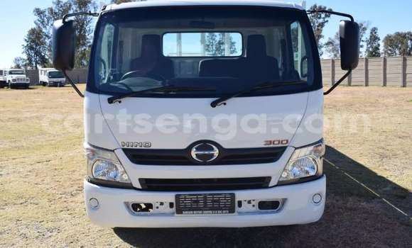 Acheter Occasion Utilitaire Hino 300 Series Blanc à Mbabane, Manzini Acheter Occasion Utilitaire Hino 300 Series Blanc à Mbabane, Manzini