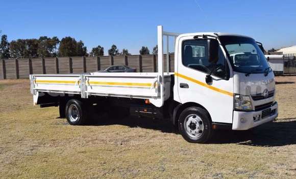 Acheter Occasion Utilitaire Hino 300 Series Blanc à Mbabane, Manzini Acheter Occasion Utilitaire Hino 300 Series Blanc à Mbabane, Manzini