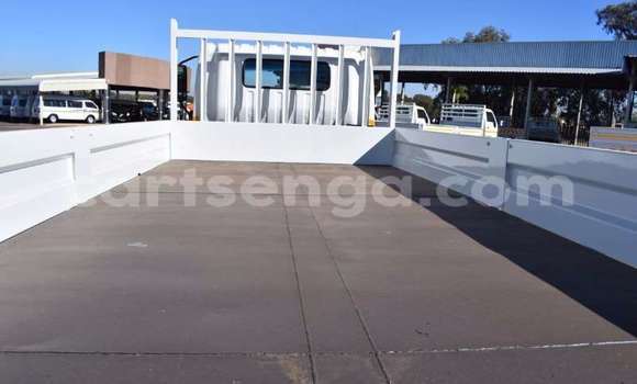 Acheter Occasion Utilitaire Hino 300 Series Blanc à Mbabane, Manzini Acheter Occasion Utilitaire Hino 300 Series Blanc à Mbabane, Manzini