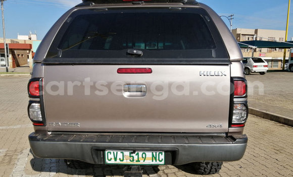 Nunua Ilio tumika Toyota Hilux Brown Gari ndani ya Manzini nchini Manzini Nunua Ilio tumika Toyota Hilux Brown Gari ndani ya Manzini nchini Manzini