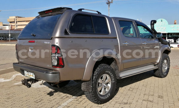 Nunua Ilio tumika Toyota Hilux Brown Gari ndani ya Manzini nchini Manzini Nunua Ilio tumika Toyota Hilux Brown Gari ndani ya Manzini nchini Manzini