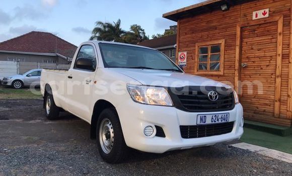 Nunua Ilio tumika Toyota Hilux White Gari ndani ya Manzini nchini Manzini Nunua Ilio tumika Toyota Hilux White Gari ndani ya Manzini nchini Manzini