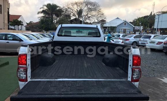 Nunua Ilio tumika Toyota Hilux White Gari ndani ya Manzini nchini Manzini Nunua Ilio tumika Toyota Hilux White Gari ndani ya Manzini nchini Manzini