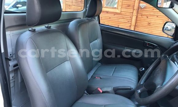 Nunua Ilio tumika Toyota Hilux White Gari ndani ya Manzini nchini Manzini Nunua Ilio tumika Toyota Hilux White Gari ndani ya Manzini nchini Manzini