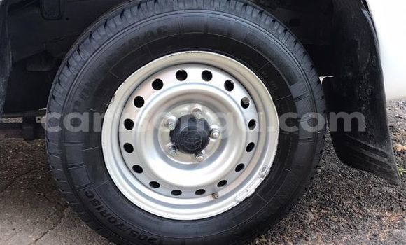 Nunua Ilio tumika Toyota Hilux White Gari ndani ya Manzini nchini Manzini Nunua Ilio tumika Toyota Hilux White Gari ndani ya Manzini nchini Manzini