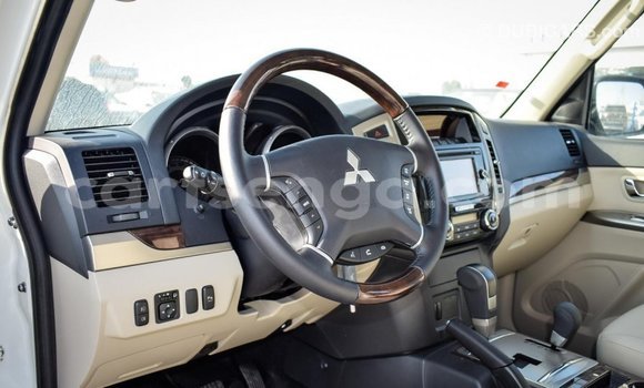 Acheter Import Voiture Mitsubishi Pajero Blanc à Import - Dubai, Hhohho Acheter Import Voiture Mitsubishi Pajero Blanc à Import - Dubai, Hhohho